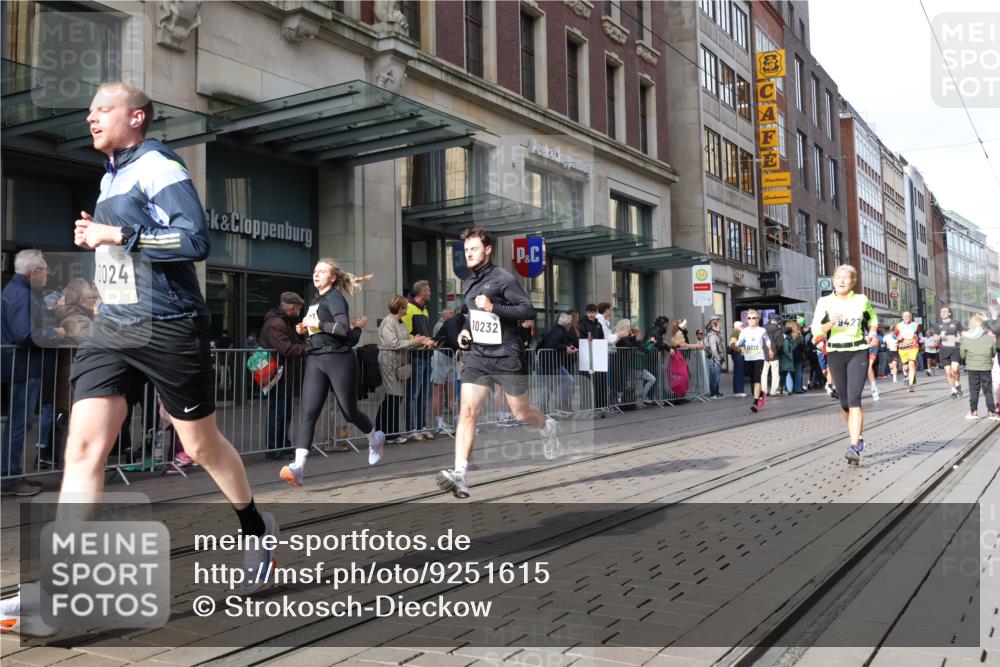 05.10.2025 - 20. swb-Marathon Bremen Strokosch-Dieckow http://msf.ph/oto/9251615 05.10.2025 10:54:36 Ziel 8326, 9282, 9295, 9427, 9436, 9475, 9560, 9570, 9591, 9754, 9776, 9791, 10007, 10014, 10024, 10180, 10231, 10232, 10233, 10307, 10487, 10609, 10770, 10920, 11163, 11276, 11320, 11363, 11373, 11470, 11507, 11523, 8326, 9282, 9295, 9427, 9436, 9475, 9560, 9570, 9591, 9754, 9776, 9791, 10007, 10014, 10024, 10180, 10231, 10232, 10233, 10307, 10487, 10609, 10770, 10920, 11163, 11276, 11320, 11363, 11373, 11470, 11507, 11523 meine-sportfotos.de