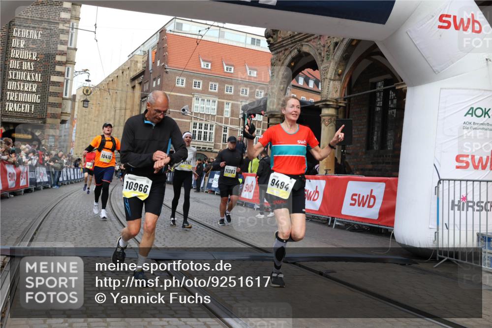 05.10.2025 - 20. swb-Marathon Bremen Yannick Fuchs http://msf.ph/oto/9251617 05.10.2025 10:53:54 Ziel 9494, 9934, 10020, 10416, 10906, 10966, 11141, 11383 meine-sportfotos.de
