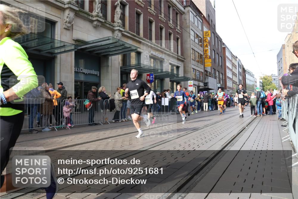 05.10.2025 - 20. swb-Marathon Bremen Strokosch-Dieckow http://msf.ph/oto/9251681 05.10.2025 10:54:38 Ziel 8326, 9427, 9436, 9475, 9560, 9570, 9754, 9776, 9791, 10014, 10024, 10034, 10180, 10231, 10232, 10233, 10307, 10487, 10609, 10770, 10920, 11163, 11276, 11317, 11320, 11363, 11373, 11470, 11507, 11523, 8326, 9427, 9436, 9475, 9560, 9570, 9754, 9776, 9791, 10014, 10024, 10034, 10180, 10231, 10232, 10233, 10307, 10487, 10609, 10770, 10920, 11163, 11276, 11317, 11320, 11363, 11373, 11470, 11507, 11523 meine-sportfotos.de