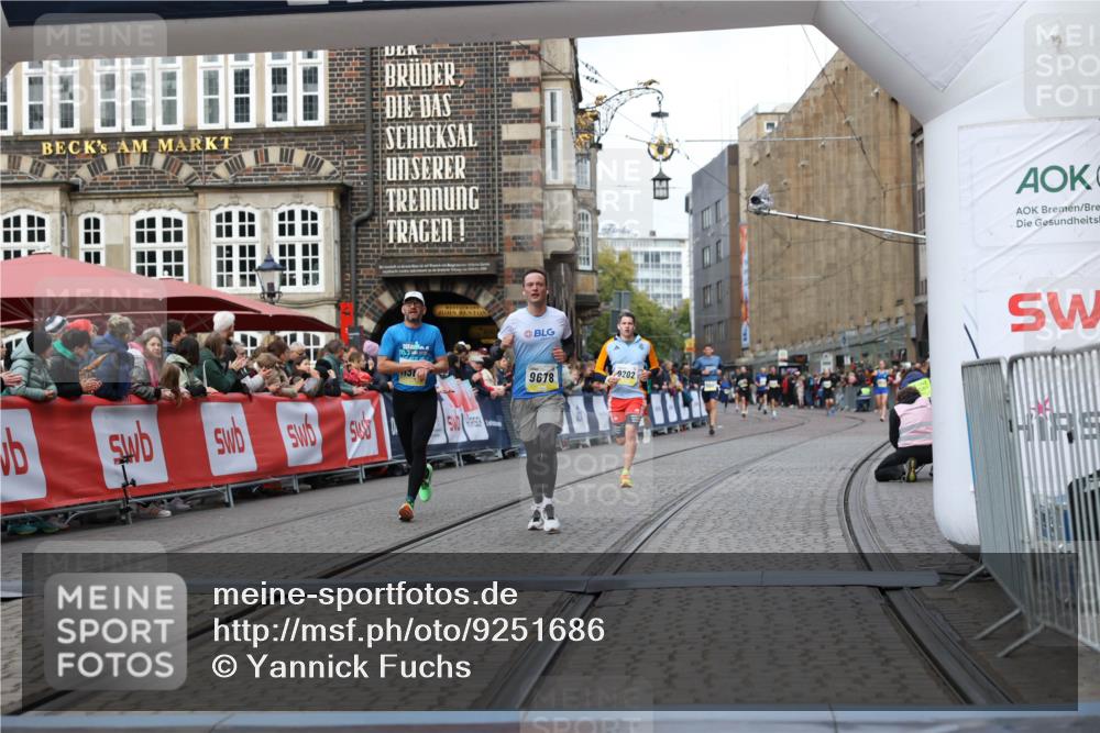 05.10.2025 - 20. swb-Marathon Bremen Yannick Fuchs http://msf.ph/oto/9251686 05.10.2025 10:45:07 Ziel 9202, 9590, 9678, 10568, 10633, 10851, 11362 meine-sportfotos.de