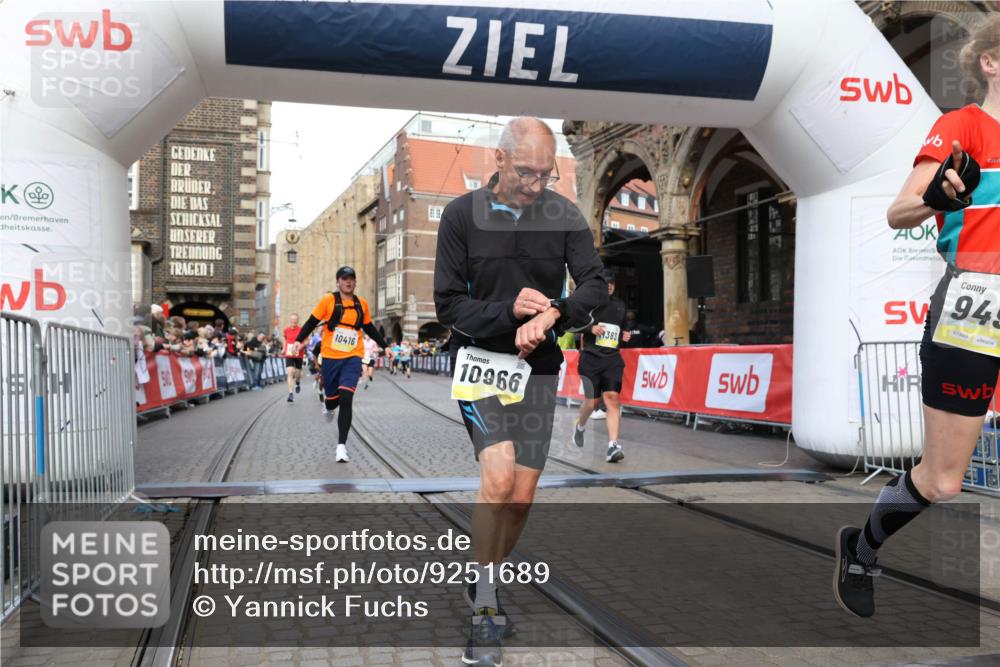 05.10.2025 - 20. swb-Marathon Bremen Yannick Fuchs http://msf.ph/oto/9251689 05.10.2025 10:53:54 Ziel 9494, 9934, 10020, 10416, 10906, 10966, 11141, 11383 meine-sportfotos.de