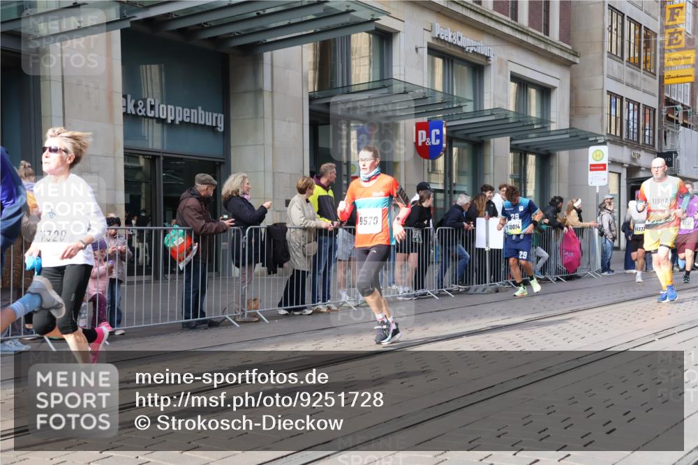 05.10.2025 - 20. swb-Marathon Bremen Strokosch-Dieckow http://msf.ph/oto/9251728 05.10.2025 10:54:40 Ziel 8326, 9176, 9427, 9436, 9475, 9560, 9570, 9776, 9791, 10003, 10014, 10024, 10034, 10180, 10231, 10232, 10233, 10307, 10326, 10487, 10609, 10770, 10920, 11163, 11276, 11317, 11320, 11363, 11373, 11470, 11507, 11523, 8326, 9176, 9427, 9436, 9475, 9560, 9570, 9776, 9791, 10003, 10014, 10024, 10034, 10180, 10231, 10232, 10233, 10307, 10326, 10487, 10609, 10770, 10920, 11163, 11276, 11317, 11320, 11363, 11373, 11470, 11507, 11523 meine-sportfotos.de
