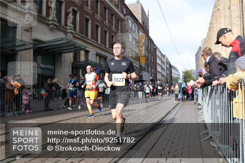 05.10.2025 - 20. swb-Marathon Bremen Strokosch-Dieckow http://msf.ph/oto/9251782 05.10.2025 10:54:42 Ziel 9176, 9318, 9427, 9436, 9475, 9560, 9570, 9791, 10003, 10014, 10024, 10034, 10180, 10231, 10232, 10233, 10307, 10326, 10487, 10609, 10770, 10920, 11140, 11163, 11317, 11320, 11363, 11373, 11470, 11507, 11523, 9176, 9318, 9427, 9436, 9475, 9560, 9570, 9791, 10003, 10014, 10024, 10034, 10180, 10231, 10232, 10233, 10307, 10326, 10487, 10609, 10770, 10920, 11140, 11163, 11317, 11320, 11363, 11373, 11470, 11507, 11523 meine-sportfotos.de