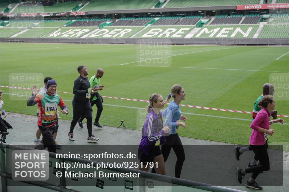 05.10.2025 - 20. swb-Marathon Bremen Michael Burmester http://msf.ph/oto/9251791 05.10.2025 10:41:09 Laufen im Stadion 7706, 8111, 9001, 9178, 9191, 9205, 9217, 9245, 9265, 9274, 9306, 9321, 9334, 9353, 9355, 9357, 9401, 9438, 9440, 9446, 9466, 9483, 9530, 9537, 9538, 9589, 9599, 9605, 9617, 9685, 9690, 9702, 9712, 9757, 9764, 9774, 9804, 9853, 9874, 9877, 9887, 9892, 9942, 10001, 10037, 10051, 10058, 10081, 10095, 10100, 10101, 10135, 10152, 10168, 10197, 10212, 10235, 10236, 10243, 10249, 10295, 10330, 10332, 10343, 10419, 10458, 10550, 10563, 10580, 10582, 10585, 10614, 10632, 7799 meine-sportfotos.de