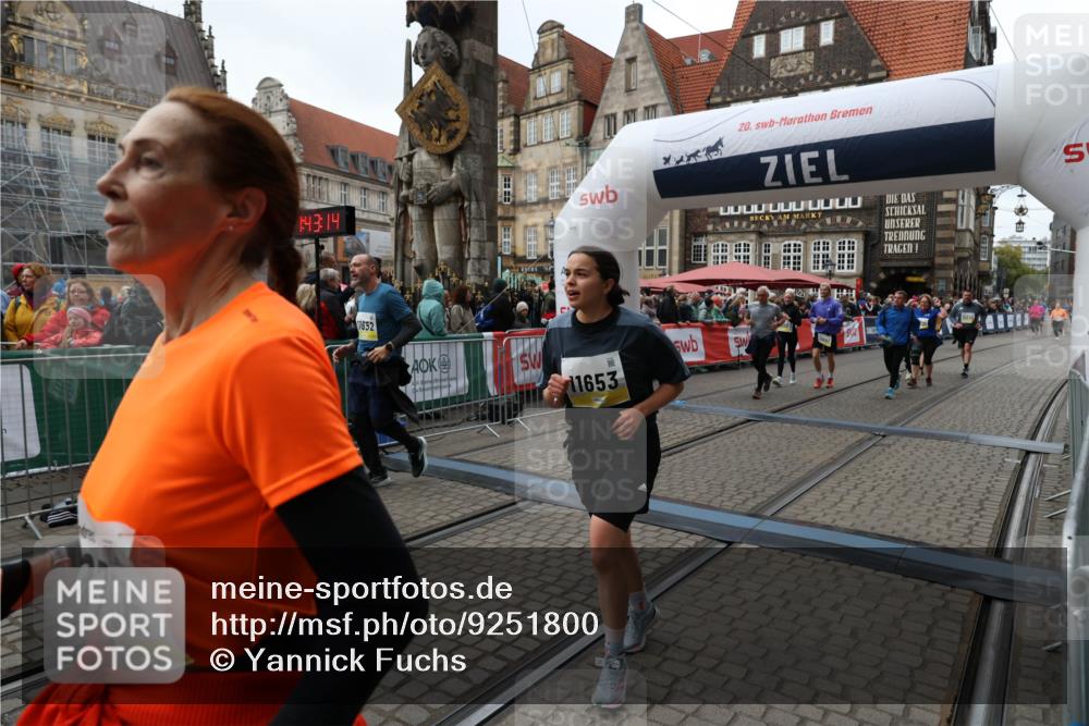 05.10.2025 - 20. swb-Marathon Bremen Yannick Fuchs http://msf.ph/oto/9251800 05.10.2025 11:14:04 Ziel 7014, 7410, 9342, 9631, 9667, 9946, 10000, 10036, 10512, 10671, 10721, 10756, 10842, 11541, 11548, 11652, 11653 meine-sportfotos.de