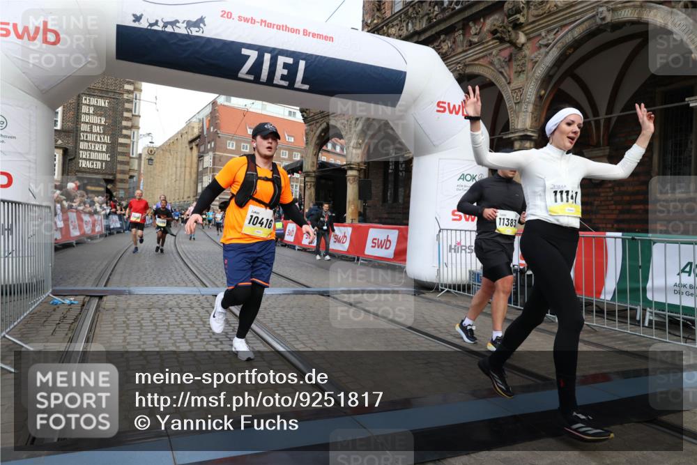 05.10.2025 - 20. swb-Marathon Bremen Yannick Fuchs http://msf.ph/oto/9251817 05.10.2025 10:53:56 Ziel 9494, 9701, 9934, 10020, 10416, 10696, 10906, 10966, 11141, 11383, 11445 meine-sportfotos.de