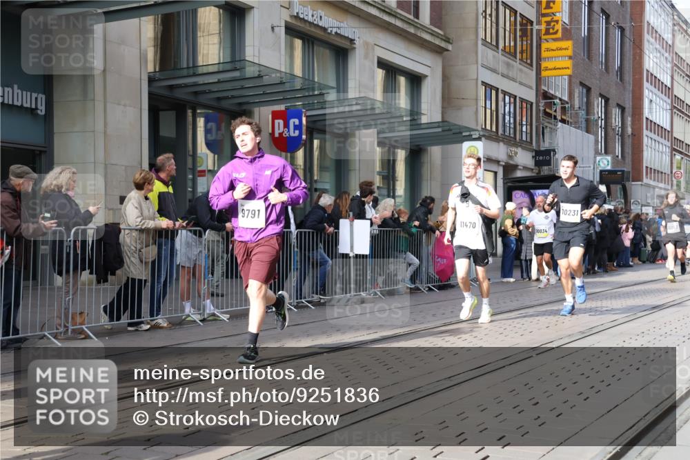 05.10.2025 - 20. swb-Marathon Bremen Strokosch-Dieckow http://msf.ph/oto/9251836 05.10.2025 10:54:44 Ziel 9176, 9318, 9427, 9475, 9560, 9570, 9791, 10003, 10014, 10024, 10034, 10180, 10231, 10307, 10326, 10609, 10920, 11140, 11317, 11320, 11363, 11373, 11470, 11507, 11523, 9176, 9318, 9427, 9475, 9560, 9570, 9791, 10003, 10014, 10024, 10034, 10180, 10231, 10307, 10326, 10609, 10920, 11140, 11317, 11320, 11363, 11373, 11470, 11507, 11523 meine-sportfotos.de