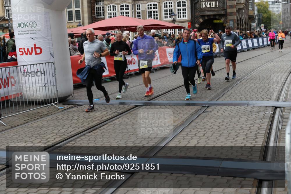 05.10.2025 - 20. swb-Marathon Bremen Yannick Fuchs http://msf.ph/oto/9251851 05.10.2025 11:14:05 Ziel 7014, 7410, 9342, 9631, 9667, 9946, 10000, 10036, 10512, 10671, 10721, 10756, 10842, 11541, 11548, 11652, 11653 meine-sportfotos.de