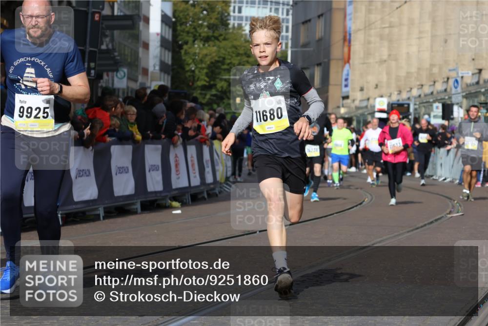 05.10.2025 - 20. swb-Marathon Bremen Strokosch-Dieckow http://msf.ph/oto/9251860 05.10.2025 11:01:18 Ziel 9613, 9925, 10544, 10762, 11680, 11688 meine-sportfotos.de