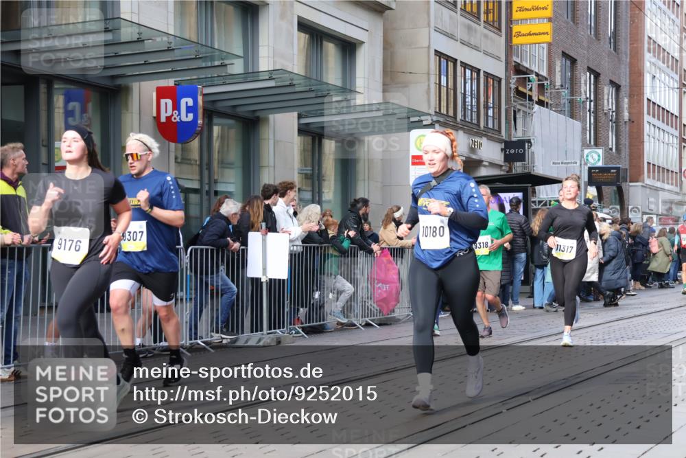 05.10.2025 - 20. swb-Marathon Bremen Strokosch-Dieckow http://msf.ph/oto/9252015 05.10.2025 10:54:51 Ziel 9176, 9201, 9318, 9350, 9475, 9514, 9654, 9791, 9881, 9933, 10003, 10014, 10034, 10116, 10180, 10260, 10307, 10326, 10920, 10970, 11042, 11115, 11140, 11317, 11320, 11363, 11431, 11507, 11523, 11702, 9176, 9201, 9318, 9350, 9475, 9514, 9654, 9791, 9881, 9933, 10003, 10014, 10034, 10116, 10180, 10260, 10307, 10326, 10920, 10970, 11042, 11115, 11140, 11317, 11320, 11363, 11507, 11523 meine-sportfotos.de