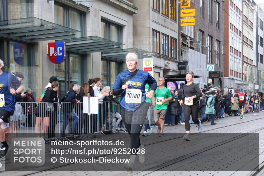 05.10.2025 - 20. swb-Marathon Bremen Strokosch-Dieckow http://msf.ph/oto/9252028 05.10.2025 10:54:51 Ziel 9176, 9201, 9318, 9350, 9475, 9514, 9654, 9791, 9881, 9933, 10003, 10014, 10034, 10116, 10180, 10260, 10307, 10326, 10920, 10970, 11042, 11115, 11140, 11317, 11320, 11363, 11431, 11507, 11523, 11702, 9176, 9201, 9318, 9350, 9475, 9514, 9654, 9791, 9881, 9933, 10003, 10014, 10034, 10116, 10180, 10260, 10307, 10326, 10920, 10970, 11042, 11115, 11140, 11317, 11320, 11363, 11507, 11523 meine-sportfotos.de