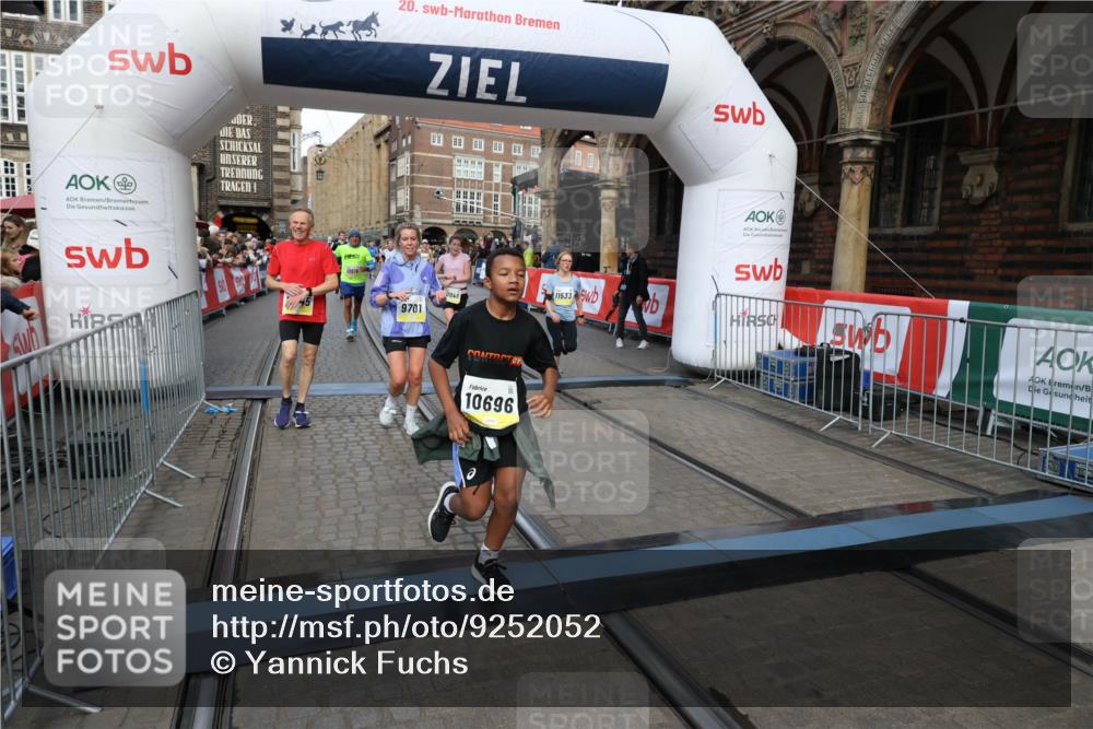 05.10.2025 - 20. swb-Marathon Bremen Yannick Fuchs http://msf.ph/oto/9252052 05.10.2025 10:54:00 Ziel 9456, 9494, 9701, 10046, 10416, 10484, 10616, 10696, 10966, 11141, 11383, 11445, 11533 meine-sportfotos.de
