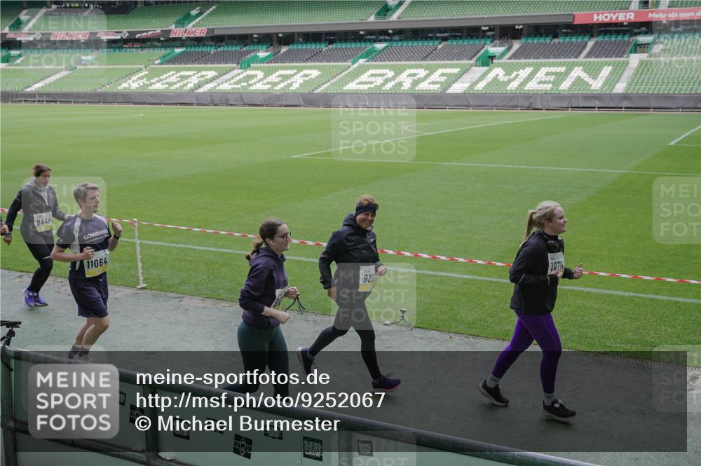 05.10.2025 - 20. swb-Marathon Bremen Michael Burmester http://msf.ph/oto/9252067 05.10.2025 10:41:20 Laufen im Stadion 7706, 9001, 9178, 9191, 9205, 9217, 9265, 9274, 9306, 9334, 9353, 9355, 9357, 9401, 9438, 9446, 9483, 9530, 9537, 9538, 9589, 9599, 9605, 9617, 9685, 9702, 9757, 9764, 9774, 9804, 9853, 9874, 9877, 9887, 9892, 9907, 9942, 10037, 10051, 10058, 10095, 10100, 10101, 10132, 10152, 10197, 10212, 10223, 10235, 10236, 10249, 10295, 10330, 10332, 10458, 10550, 10582, 10585, 10614, 10632, 11379, 11437 meine-sportfotos.de