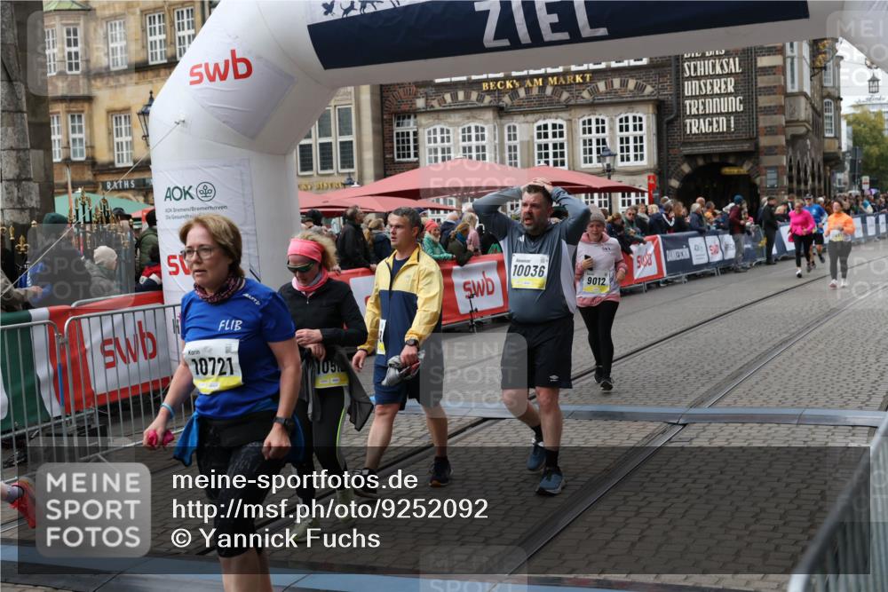 05.10.2025 - 20. swb-Marathon Bremen Yannick Fuchs http://msf.ph/oto/9252092 05.10.2025 11:14:09 Ziel 9012, 9342, 9631, 9667, 10000, 10036, 10512, 10721, 11541, 11548 meine-sportfotos.de