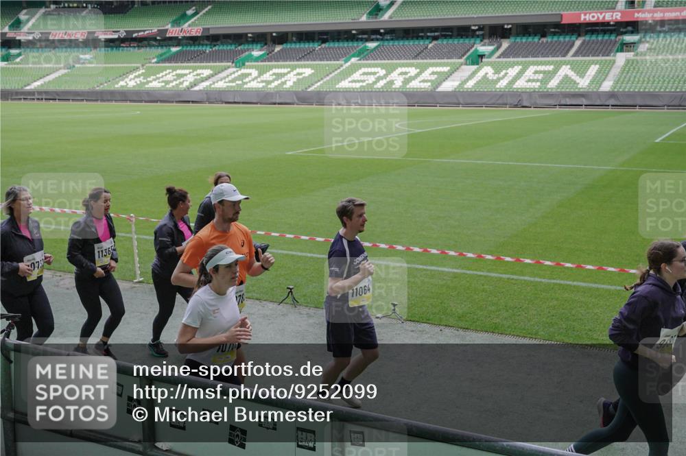 05.10.2025 - 20. swb-Marathon Bremen Michael Burmester http://msf.ph/oto/9252099 05.10.2025 10:41:21 Laufen im Stadion 7706, 9001, 9178, 9191, 9205, 9217, 9265, 9274, 9306, 9334, 9353, 9355, 9357, 9401, 9438, 9446, 9483, 9530, 9537, 9538, 9589, 9599, 9605, 9617, 9685, 9702, 9757, 9764, 9774, 9804, 9853, 9874, 9877, 9887, 9892, 9907, 9942, 10037, 10051, 10058, 10095, 10100, 10101, 10132, 10148, 10152, 10197, 10212, 10223, 10235, 10236, 10249, 10295, 10330, 10332, 10458, 10550, 10582, 10585, 10614, 10632, 11379, 11437 meine-sportfotos.de