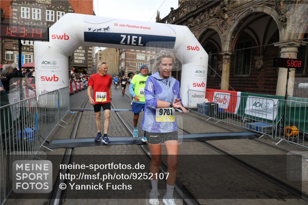 05.10.2025 - 20. swb-Marathon Bremen Yannick Fuchs http://msf.ph/oto/9252107 05.10.2025 10:54:03 Ziel 9313, 9456, 9548, 9701, 10046, 10163, 10484, 10616, 10696, 10785, 11152, 11445, 11533 meine-sportfotos.de