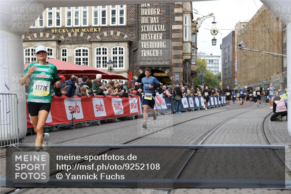 05.10.2025 - 20. swb-Marathon Bremen Yannick Fuchs http://msf.ph/oto/9252108 05.10.2025 10:45:13 Ziel 9202, 9678, 10091, 11362, 11715 meine-sportfotos.de