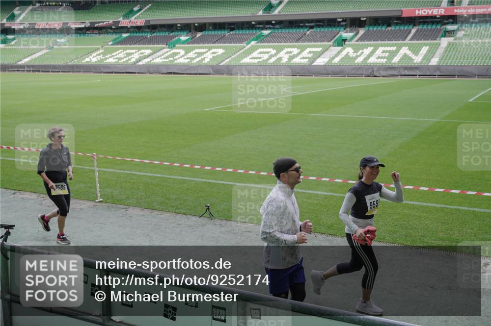 05.10.2025 - 20. swb-Marathon Bremen Michael Burmester http://msf.ph/oto/9252174 05.10.2025 10:41:23 Laufen im Stadion 7706, 8533, 9001, 9178, 9191, 9217, 9265, 9274, 9306, 9334, 9353, 9355, 9357, 9401, 9438, 9446, 9483, 9530, 9537, 9538, 9589, 9599, 9605, 9617, 9685, 9702, 9757, 9764, 9774, 9804, 9853, 9874, 9877, 9887, 9892, 9907, 9942, 9982, 10037, 10051, 10058, 10095, 10100, 10101, 10125, 10132, 10148, 10152, 10197, 10212, 10223, 10235, 10236, 10249, 10295, 10330, 10332, 10458, 10550, 10582, 10585, 10614, 10632, 11232, 11379, 11437 meine-sportfotos.de