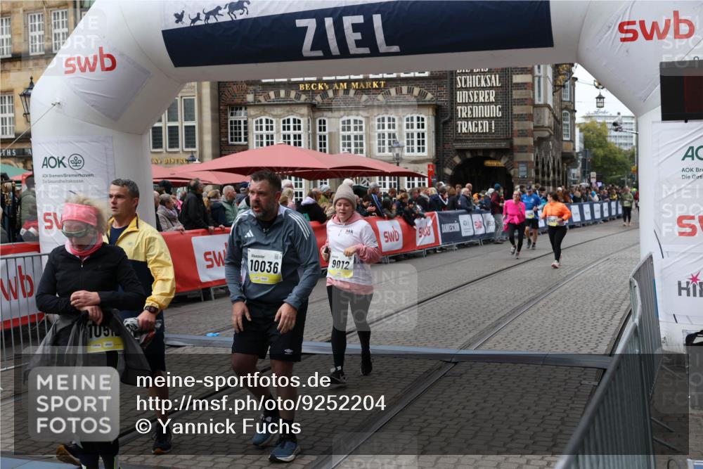 05.10.2025 - 20. swb-Marathon Bremen Yannick Fuchs http://msf.ph/oto/9252204 05.10.2025 11:14:10 Ziel 9012, 9342, 9631, 9667, 10000, 10036, 10512, 10721, 11541, 11548 meine-sportfotos.de