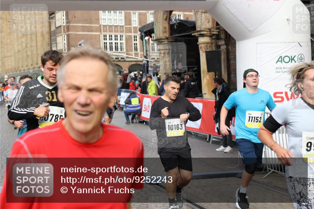 05.10.2025 - 20. swb-Marathon Bremen Yannick Fuchs http://msf.ph/oto/9252243 05.10.2025 10:54:06 Ziel 9313, 9456, 9548, 9701, 9835, 10046, 10075, 10163, 10484, 10616, 10785, 11152, 11339, 11533, 11593 meine-sportfotos.de