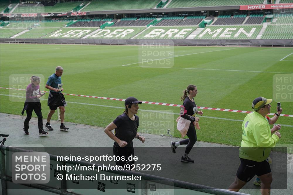 05.10.2025 - 20. swb-Marathon Bremen Michael Burmester http://msf.ph/oto/9252275 05.10.2025 10:41:27 Laufen im Stadion 7706, 8533, 9001, 9178, 9191, 9217, 9265, 9274, 9306, 9334, 9353, 9355, 9357, 9401, 9438, 9446, 9483, 9530, 9537, 9538, 9589, 9599, 9605, 9617, 9632, 9685, 9702, 9757, 9764, 9774, 9853, 9874, 9877, 9887, 9892, 9907, 9982, 10051, 10095, 10100, 10101, 10125, 10132, 10148, 10152, 10197, 10212, 10214, 10223, 10235, 10236, 10249, 10295, 10330, 10332, 10333, 10458, 10550, 10582, 10585, 10614, 10632, 10706, 10937, 10998, 11037, 11232, 11379, 11405, 11437 meine-sportfotos.de