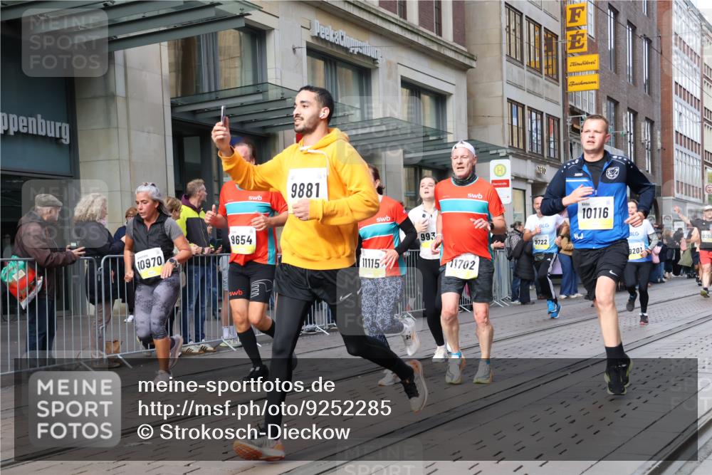 05.10.2025 - 20. swb-Marathon Bremen Strokosch-Dieckow http://msf.ph/oto/9252285 05.10.2025 10:55:02 Ziel 9176, 9201, 9318, 9350, 9514, 9654, 9722, 9856, 9881, 9902, 9933, 10003, 10034, 10111, 10116, 10256, 10260, 10262, 10326, 10745, 10970, 11025, 11042, 11115, 11140, 11197, 11317, 11380, 11431, 11702, 9176, 9201, 9318, 9350, 9514, 9654, 9722, 9856, 9881, 9902, 9933, 10003, 10034, 10111, 10116, 10256, 10260, 10262, 10326, 10745, 10970, 11025, 11042, 11115, 11140, 11317 meine-sportfotos.de