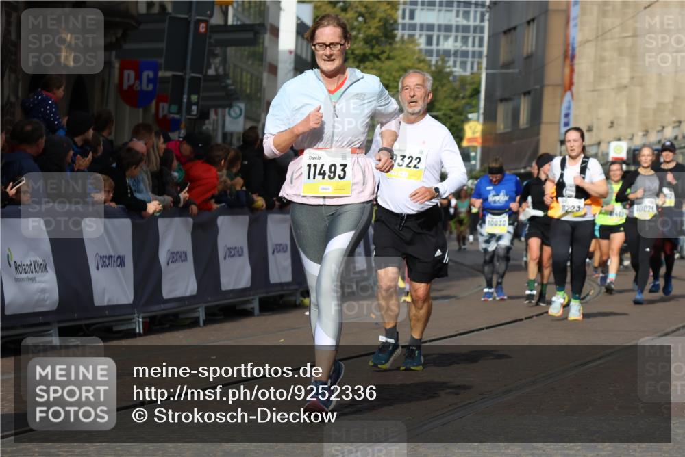 05.10.2025 - 20. swb-Marathon Bremen Strokosch-Dieckow http://msf.ph/oto/9252336 05.10.2025 11:01:31 Ziel 7908, 9278, 9286, 9322, 9371, 9432, 10030, 10056, 10157, 10324, 10336, 10562, 11194, 11223, 11463, 11493, 11633, 11732, 11733 meine-sportfotos.de