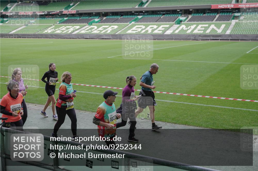 05.10.2025 - 20. swb-Marathon Bremen Michael Burmester http://msf.ph/oto/9252344 05.10.2025 10:41:28 Laufen im Stadion 7706, 8533, 9001, 9178, 9191, 9217, 9265, 9274, 9306, 9334, 9353, 9355, 9357, 9401, 9438, 9446, 9483, 9530, 9537, 9538, 9589, 9599, 9605, 9617, 9632, 9685, 9702, 9757, 9764, 9774, 9836, 9837, 9853, 9874, 9877, 9887, 9892, 9907, 9982, 10051, 10095, 10100, 10101, 10125, 10132, 10148, 10152, 10197, 10212, 10214, 10223, 10235, 10236, 10249, 10295, 10330, 10332, 10333, 10458, 10550, 10582, 10585, 10614, 10632, 10706, 10937, 10998, 11037, 11232, 11379, 11405, 11437 meine-sportfotos.de