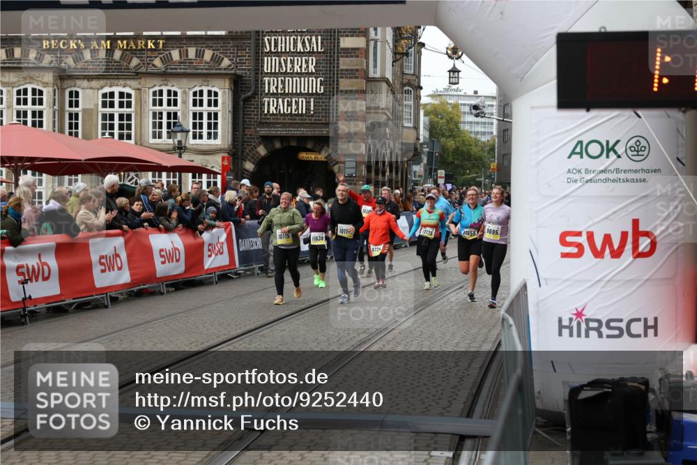 05.10.2025 - 20. swb-Marathon Bremen Yannick Fuchs http://msf.ph/oto/9252440 05.10.2025 11:14:20 Ziel 9380, 9695, 10491, 11036, 11555 meine-sportfotos.de