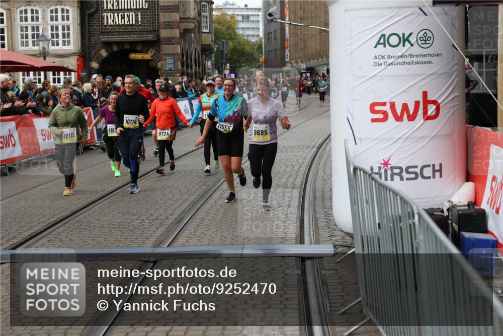05.10.2025 - 20. swb-Marathon Bremen Yannick Fuchs http://msf.ph/oto/9252470 05.10.2025 11:14:22 Ziel 9695, 9724, 10114, 10115, 11036, 11135, 11539, 11555 meine-sportfotos.de