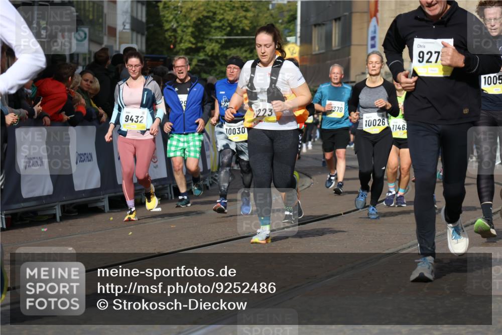 05.10.2025 - 20. swb-Marathon Bremen Strokosch-Dieckow http://msf.ph/oto/9252486 05.10.2025 11:01:33 Ziel 7908, 9278, 9286, 9322, 9371, 9432, 10026, 10030, 10056, 10157, 10324, 10336, 10562, 11223, 11463, 11493, 11732, 11733 meine-sportfotos.de