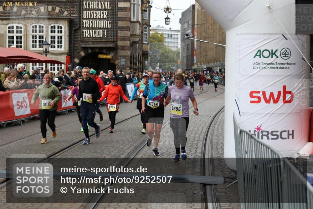 05.10.2025 - 20. swb-Marathon Bremen Yannick Fuchs http://msf.ph/oto/9252507 05.10.2025 11:14:23 Ziel 9695, 9724, 10114, 10115, 10201, 10832, 11036, 11135, 11539, 11555 meine-sportfotos.de
