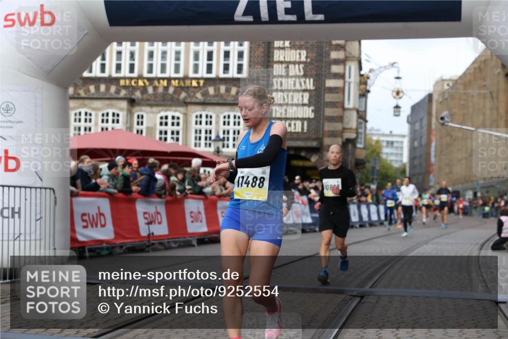 05.10.2025 - 20. swb-Marathon Bremen Yannick Fuchs http://msf.ph/oto/9252554 05.10.2025 10:45:23 Ziel 9290, 9963, 10431, 10822, 10898, 11488 meine-sportfotos.de