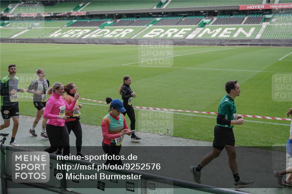 05.10.2025 - 20. swb-Marathon Bremen Michael Burmester http://msf.ph/oto/9252576 05.10.2025 10:41:36 Laufen im Stadion 8533, 9001, 9178, 9191, 9217, 9265, 9274, 9306, 9334, 9355, 9357, 9401, 9446, 9530, 9537, 9538, 9589, 9599, 9605, 9617, 9632, 9649, 9685, 9757, 9764, 9774, 9836, 9837, 9874, 9887, 9907, 9982, 10051, 10095, 10125, 10129, 10132, 10134, 10148, 10152, 10189, 10197, 10212, 10214, 10223, 10235, 10236, 10249, 10295, 10330, 10332, 10333, 10458, 10522, 10550, 10582, 10585, 10614, 10632, 10706, 10722, 10815, 10937, 10998, 11037, 11232, 11379, 11405, 11437, 11473, 7706 meine-sportfotos.de