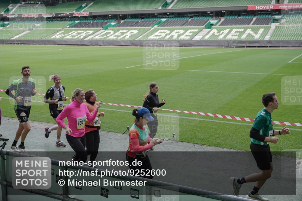 05.10.2025 - 20. swb-Marathon Bremen Michael Burmester http://msf.ph/oto/9252600 05.10.2025 10:41:36 Laufen im Stadion 8533, 9001, 9178, 9191, 9217, 9265, 9274, 9306, 9334, 9355, 9357, 9401, 9446, 9530, 9537, 9538, 9589, 9599, 9605, 9617, 9632, 9649, 9685, 9757, 9764, 9774, 9836, 9837, 9874, 9887, 9907, 9982, 10051, 10095, 10125, 10129, 10132, 10134, 10148, 10152, 10189, 10197, 10212, 10214, 10223, 10235, 10236, 10249, 10295, 10330, 10332, 10333, 10458, 10522, 10550, 10582, 10585, 10614, 10632, 10706, 10722, 10815, 10937, 10998, 11037, 11232, 11379, 11405, 11437, 11473, 7706 meine-sportfotos.de
