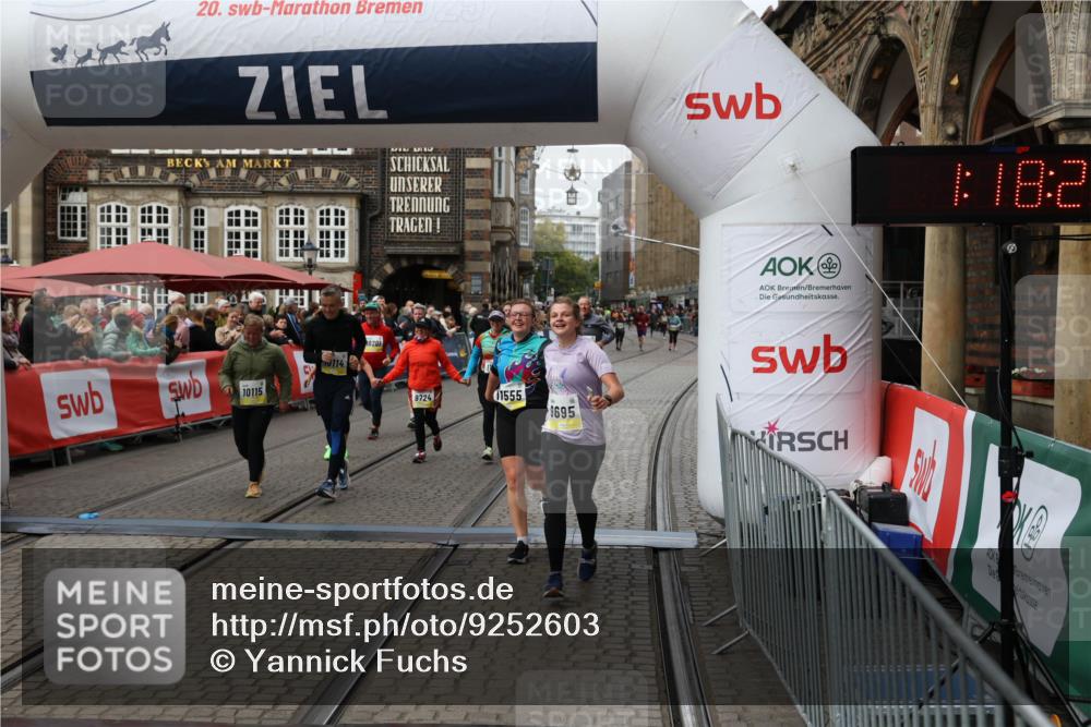 05.10.2025 - 20. swb-Marathon Bremen Yannick Fuchs http://msf.ph/oto/9252603 05.10.2025 11:14:24 Ziel 9695, 9724, 9818, 9819, 10114, 10115, 10201, 10832, 11135, 11539, 11555 meine-sportfotos.de