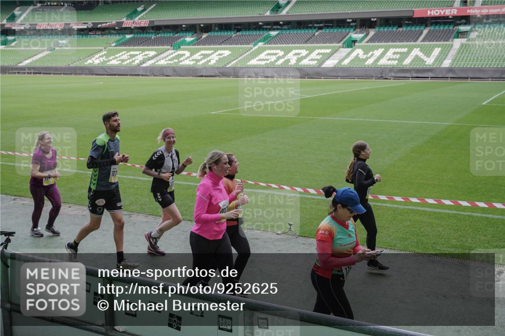 05.10.2025 - 20. swb-Marathon Bremen Michael Burmester http://msf.ph/oto/9252625 05.10.2025 10:41:37 Laufen im Stadion 8533, 9001, 9178, 9191, 9217, 9265, 9274, 9306, 9334, 9355, 9357, 9401, 9530, 9537, 9538, 9589, 9599, 9605, 9617, 9632, 9649, 9685, 9757, 9764, 9774, 9836, 9837, 9874, 9887, 9907, 9982, 10051, 10095, 10125, 10129, 10132, 10134, 10148, 10152, 10189, 10197, 10212, 10214, 10223, 10235, 10236, 10249, 10295, 10330, 10332, 10333, 10458, 10522, 10550, 10582, 10585, 10614, 10632, 10706, 10722, 10815, 10937, 10998, 11037, 11056, 11097, 11232, 11379, 11405, 11437, 11473, 7706 meine-sportfotos.de
