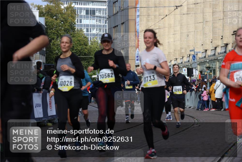 05.10.2025 - 20. swb-Marathon Bremen Strokosch-Dieckow http://msf.ph/oto/9252631 05.10.2025 11:01:37 Ziel 9269, 9278, 9294, 9322, 9432, 9782, 10026, 10030, 10056, 10324, 10370, 10562, 10903, 10904, 11223, 11463, 11732, 11733 meine-sportfotos.de