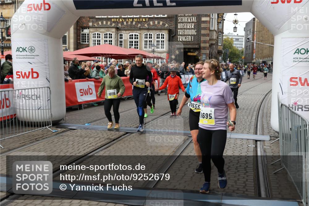 05.10.2025 - 20. swb-Marathon Bremen Yannick Fuchs http://msf.ph/oto/9252679 05.10.2025 11:14:25 Ziel 9695, 9724, 9818, 9819, 10114, 10115, 10201, 10832, 11135, 11539, 11555 meine-sportfotos.de