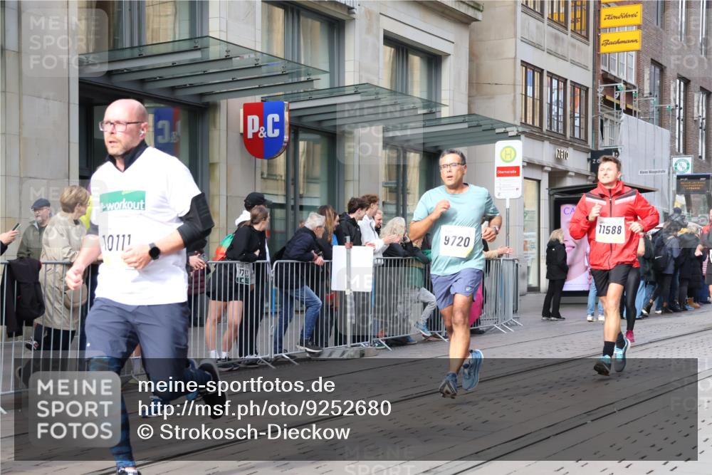05.10.2025 - 20. swb-Marathon Bremen Strokosch-Dieckow http://msf.ph/oto/9252680 05.10.2025 10:55:17 Ziel 7165, 9195, 9197, 9492, 9521, 9621, 9720, 9722, 9856, 9882, 9902, 10088, 10107, 10111, 10195, 10253, 10256, 10262, 10287, 10323, 10385, 10475, 10653, 10745, 10755, 10757, 10800, 10909, 11025, 11081, 11197, 11249, 11380, 11586, 11588, 11624, 7165, 9195, 9197, 9492, 9521, 9621, 9720, 9722, 9856, 9882, 9902, 10088, 10107, 10111, 10195, 10253, 10256, 10262, 10287, 10323, 10385, 10475, 10653, 10745, 10755, 10757, 10800, 10909, 11025, 11081, 11249 meine-sportfotos.de