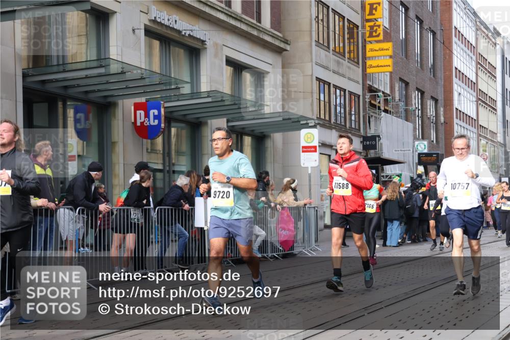 05.10.2025 - 20. swb-Marathon Bremen Strokosch-Dieckow http://msf.ph/oto/9252697 05.10.2025 10:55:17 Ziel 7165, 9195, 9197, 9492, 9521, 9621, 9720, 9722, 9856, 9882, 9902, 10088, 10107, 10111, 10195, 10253, 10256, 10262, 10287, 10323, 10385, 10475, 10653, 10745, 10755, 10757, 10800, 10909, 11025, 11081, 11197, 11249, 11380, 11586, 11588, 11624, 7165, 9195, 9197, 9492, 9521, 9621, 9720, 9722, 9856, 9882, 9902, 10088, 10107, 10111, 10195, 10253, 10256, 10262, 10287, 10323, 10385, 10475, 10653, 10745, 10755, 10757, 10800, 10909, 11025, 11081, 11249 meine-sportfotos.de