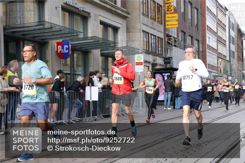 05.10.2025 - 20. swb-Marathon Bremen Strokosch-Dieckow http://msf.ph/oto/9252722 05.10.2025 10:55:18 Ziel 7165, 9195, 9197, 9492, 9521, 9621, 9720, 9722, 9856, 9882, 9902, 10088, 10107, 10111, 10195, 10253, 10256, 10262, 10287, 10323, 10385, 10475, 10653, 10745, 10755, 10757, 10800, 10909, 11025, 11081, 11197, 11249, 11586, 11588, 11624, 7165, 9195, 9197, 9492, 9521, 9621, 9720, 9722, 9856, 9882, 9902, 10088, 10107, 10111, 10195, 10253, 10256, 10262, 10287, 10323, 10385, 10475, 10653, 10745, 10755, 10757, 10800, 10909, 11025, 11081, 11249 meine-sportfotos.de