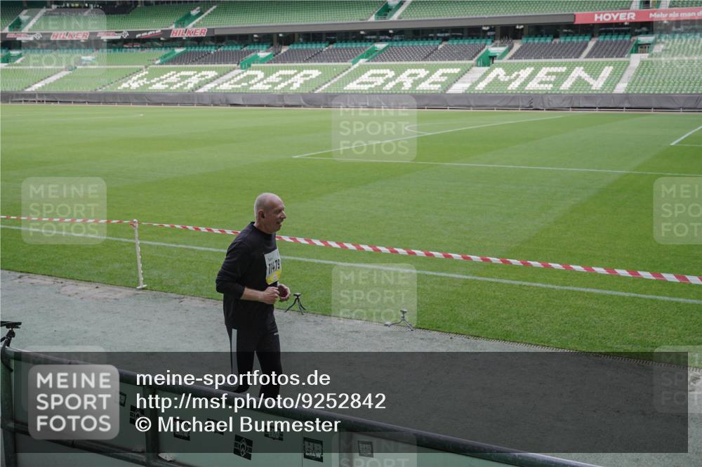05.10.2025 - 20. swb-Marathon Bremen Michael Burmester http://msf.ph/oto/9252842 05.10.2025 10:41:45 Laufen im Stadion 7069, 8533, 9217, 9265, 9274, 9357, 9401, 9538, 9589, 9599, 9632, 9649, 9685, 9757, 9774, 9836, 9837, 9874, 9887, 9907, 9982, 10051, 10095, 10125, 10129, 10132, 10134, 10148, 10152, 10189, 10197, 10212, 10214, 10223, 10235, 10236, 10248, 10249, 10295, 10330, 10332, 10333, 10458, 10499, 10522, 10582, 10585, 10614, 10632, 10706, 10722, 10815, 10937, 10998, 11037, 11056, 11097, 11232, 11379, 11405, 11437, 11473, 11584, 7706, 9001, 9178, 9191 meine-sportfotos.de
