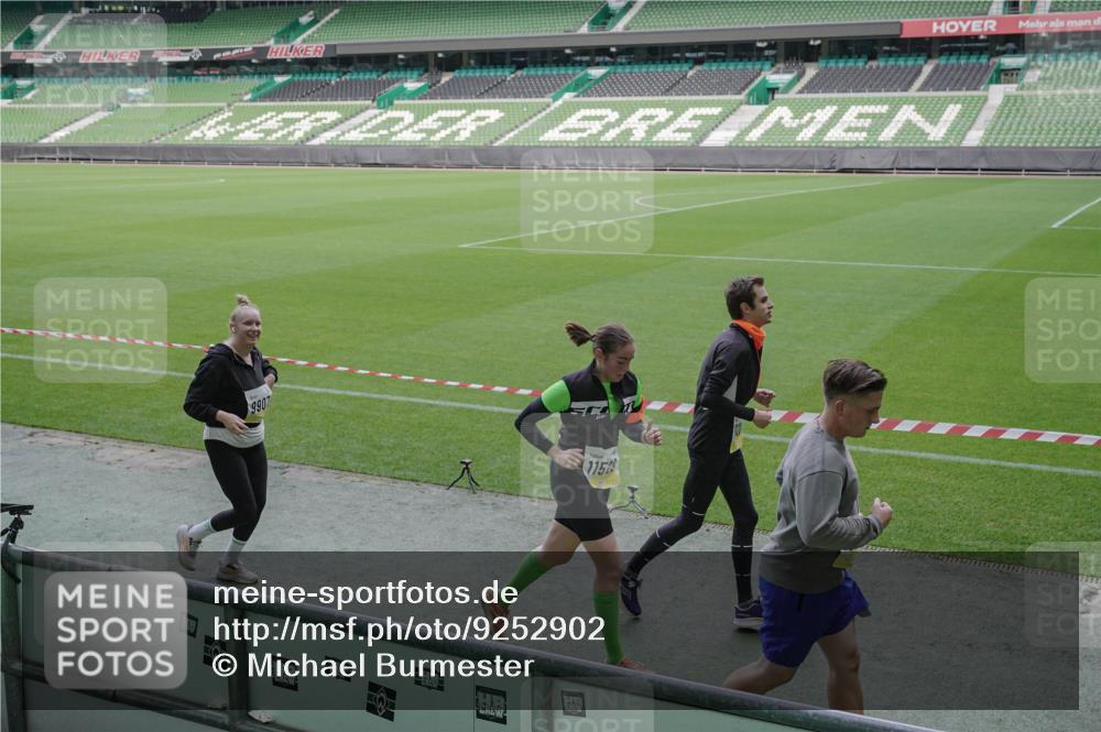05.10.2025 - 20. swb-Marathon Bremen Michael Burmester http://msf.ph/oto/9252902 05.10.2025 10:41:48 Laufen im Stadion 7069, 8533, 9265, 9274, 9357, 9401, 9538, 9599, 9632, 9649, 9757, 9774, 9836, 9837, 9874, 9887, 9907, 9982, 10051, 10095, 10125, 10129, 10132, 10134, 10148, 10152, 10189, 10197, 10212, 10214, 10223, 10235, 10236, 10248, 10249, 10295, 10330, 10332, 10333, 10458, 10499, 10522, 10582, 10585, 10614, 10632, 10706, 10722, 10815, 10937, 10943, 10998, 11037, 11056, 11097, 11232, 11379, 11395, 11405, 11437, 11473, 11584, 7706, 9001, 9178, 9191, 9217 meine-sportfotos.de