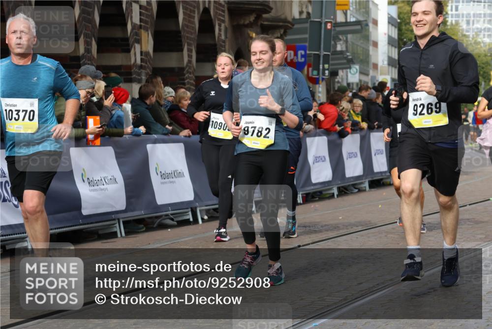 05.10.2025 - 20. swb-Marathon Bremen Strokosch-Dieckow http://msf.ph/oto/9252908 05.10.2025 11:01:43 Ziel 9189, 9237, 9269, 9294, 9782, 10004, 10026, 10370, 10903, 10904 meine-sportfotos.de