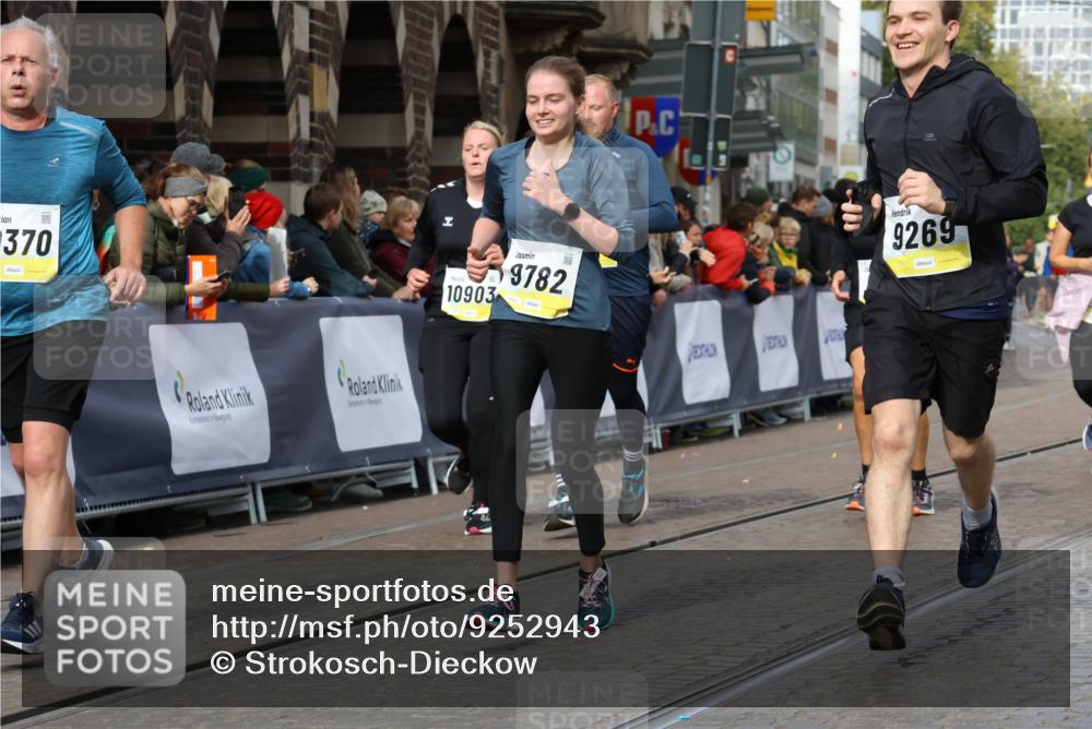 05.10.2025 - 20. swb-Marathon Bremen Strokosch-Dieckow http://msf.ph/oto/9252943 05.10.2025 11:01:43 Ziel 9189, 9237, 9269, 9294, 9782, 10004, 10026, 10370, 10903, 10904 meine-sportfotos.de