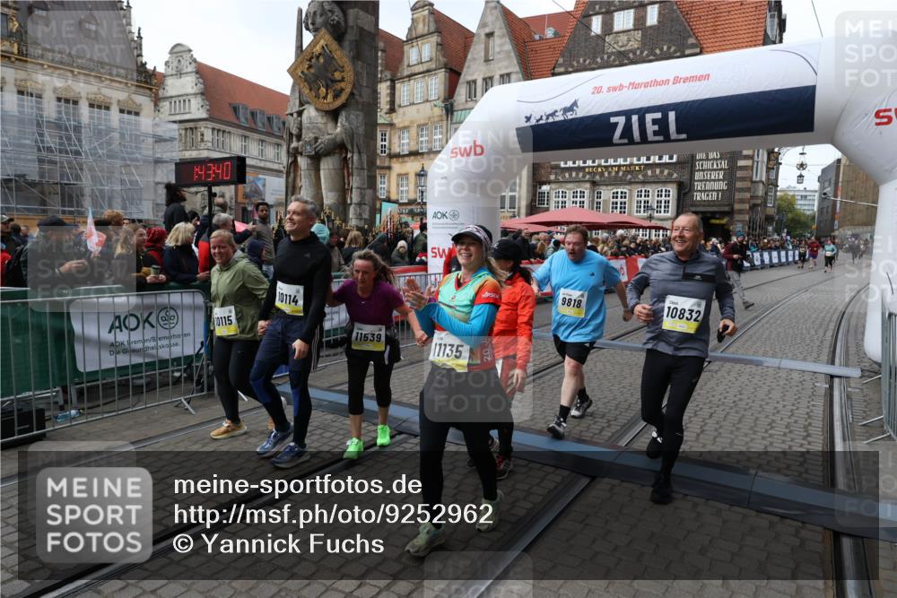 05.10.2025 - 20. swb-Marathon Bremen Yannick Fuchs http://msf.ph/oto/9252962 05.10.2025 11:14:29 Ziel 9695, 9724, 9818, 9819, 10114, 10115, 10201, 10832, 11135, 11539, 11555 meine-sportfotos.de
