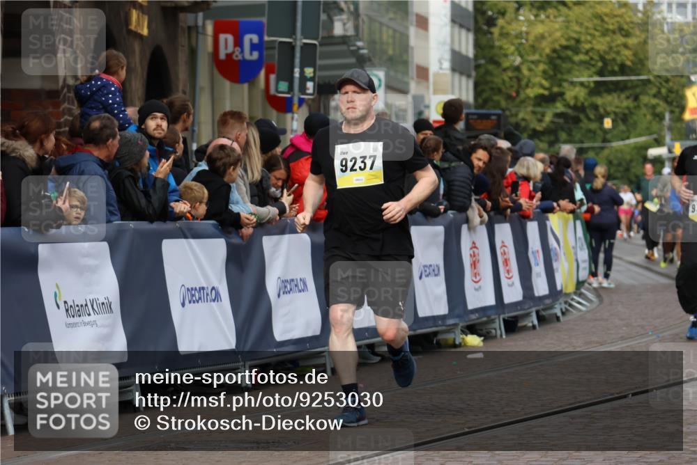 05.10.2025 - 20. swb-Marathon Bremen Strokosch-Dieckow http://msf.ph/oto/9253030 05.10.2025 11:01:47 Ziel 9189, 9237, 9294, 9365, 9655, 10004, 10370, 10558, 10903, 10904, 11647 meine-sportfotos.de