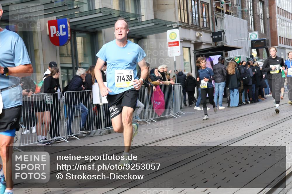 05.10.2025 - 20. swb-Marathon Bremen Strokosch-Dieckow http://msf.ph/oto/9253057 05.10.2025 10:55:37 Ziel 7147, 9521, 9541, 9621, 9811, 9871, 9882, 9950, 10006, 10009, 10015, 10253, 10287, 10323, 10385, 10394, 10610, 10641, 10653, 10654, 10664, 10675, 10758, 10800, 10921, 10959, 11052, 11095, 11148, 11249, 11439, 11620, 11624, 11626, 11693, 7147, 9521, 9541, 9621, 9811, 9871, 9882, 9950, 10006, 10009, 10015, 10253, 10287, 10323, 10385, 10394, 10610, 10641, 10653, 10654, 10664, 10675, 10758, 10800, 10921, 10959, 11052, 11095, 11148, 11249, 11620, 11693 meine-sportfotos.de