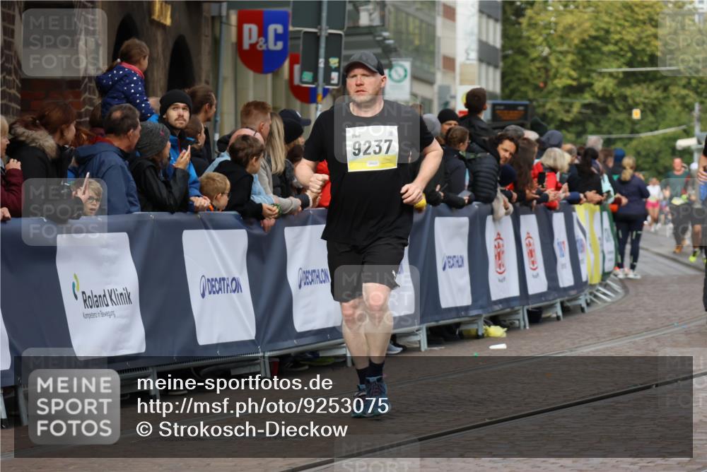 05.10.2025 - 20. swb-Marathon Bremen Strokosch-Dieckow http://msf.ph/oto/9253075 05.10.2025 11:01:47 Ziel 9189, 9237, 9294, 9365, 9655, 10004, 10370, 10558, 10903, 10904, 11647 meine-sportfotos.de